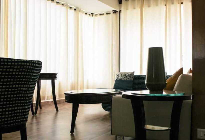 בית מלון כפרי Namami Ganges Resort