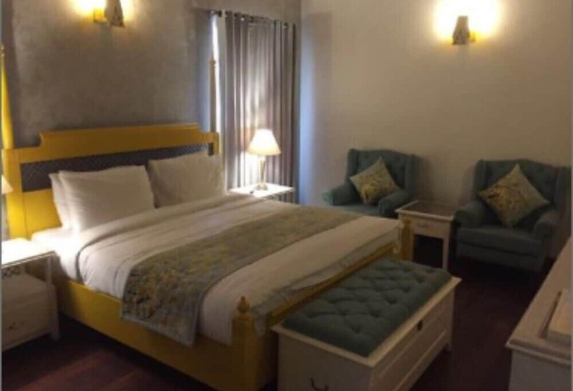 בית מלון כפרי Pine Retreat