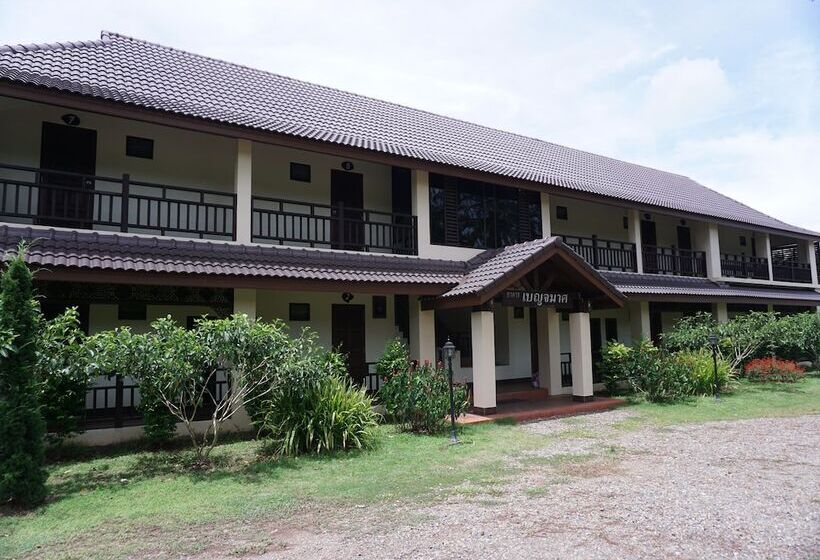 בית מלון כפרי Rai Juthamas Resort