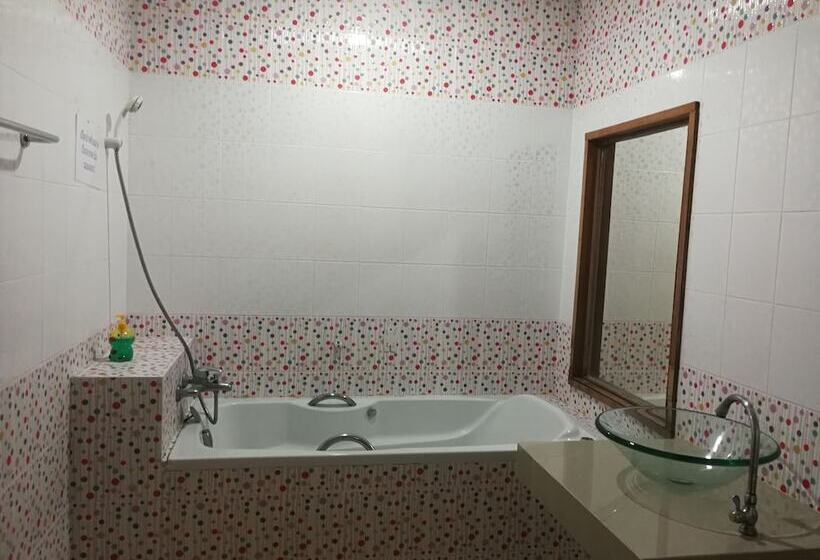 Отель Reurn Thai Resort Ratchaburi