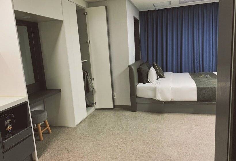 Hotel Shine