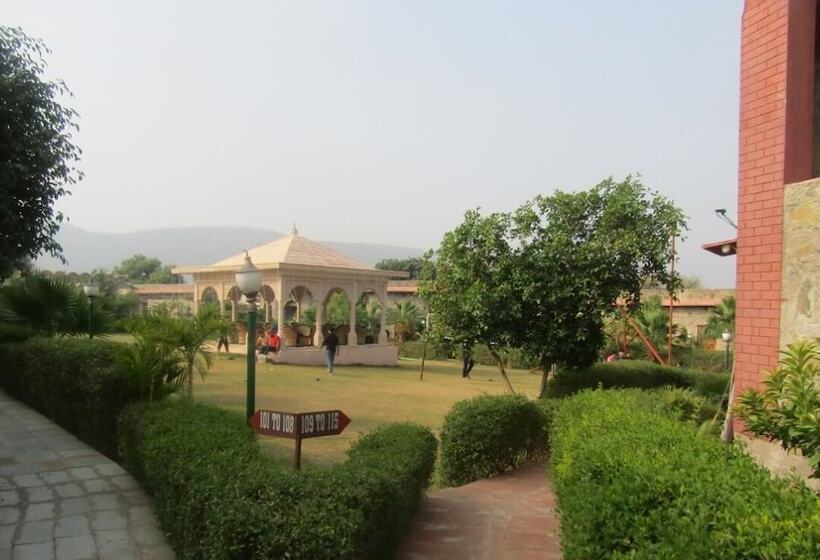 فندق Van Chhavi Resort