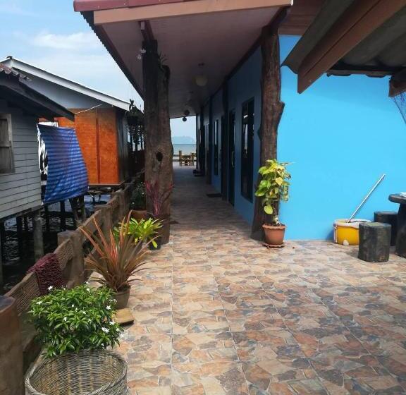 펜션 Chomlay Room & Restaurant