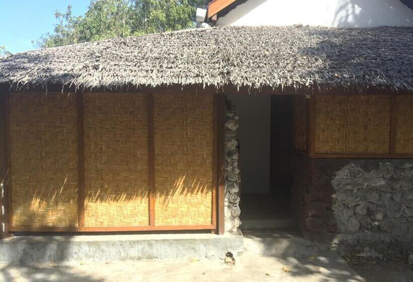 بنسيون Maleo Moyo Seaside Resort