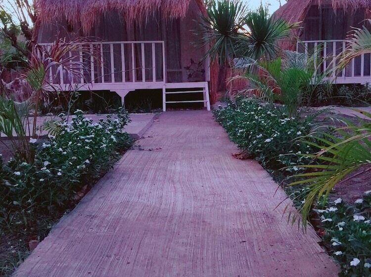 بنسيون Maleo Moyo Seaside Resort