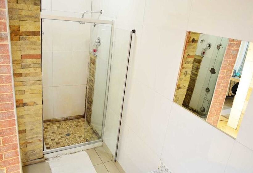 פנסיון Unathi Guest Lodge