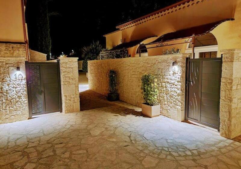 Domaine Ribiera, Hotel 5 Etoiles, Spa & Golf   Forcalquier