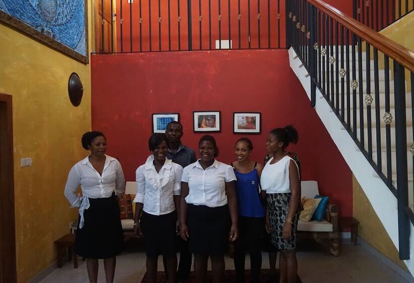 酒店 Accra Royal Castle Apartments & Suites