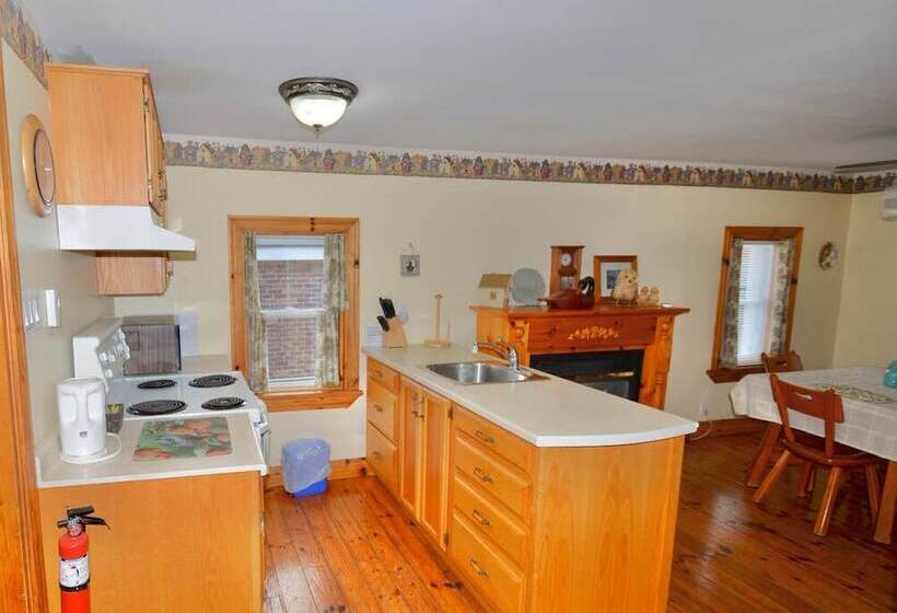 فندق Dewar's Inn On The River