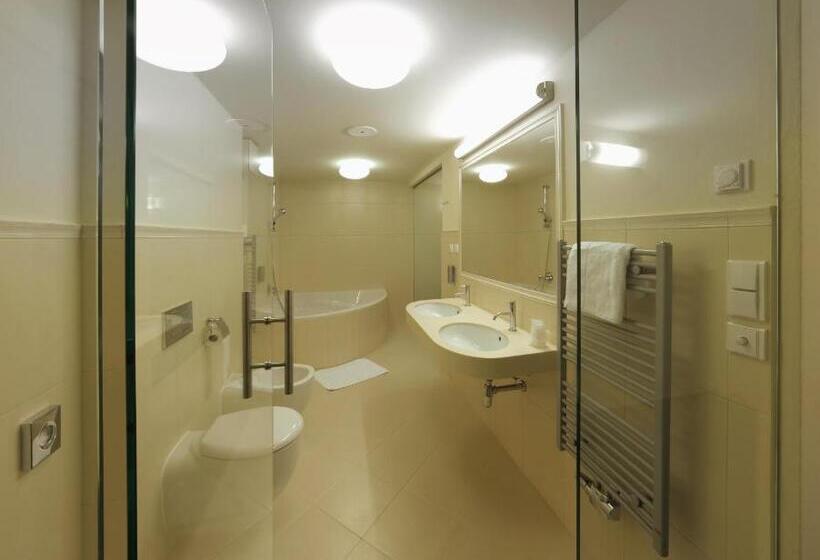 בית מלון כפרי Esmarin Wellness