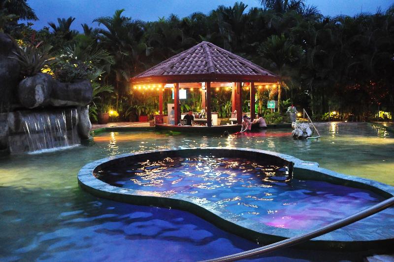 בית מלון כפרי Paradise Hot Springs Thermal Resort