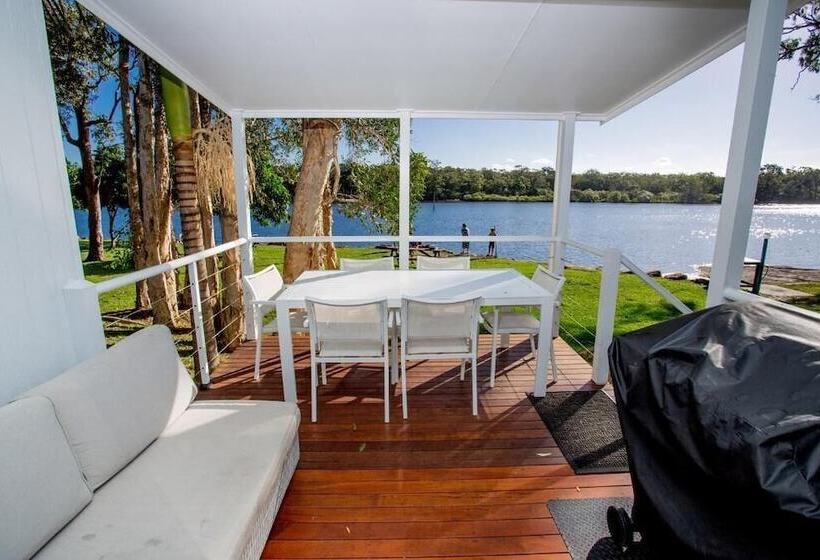 Отель Solitary Islands Resort