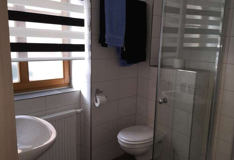 ホテル Zur Dorfschänke