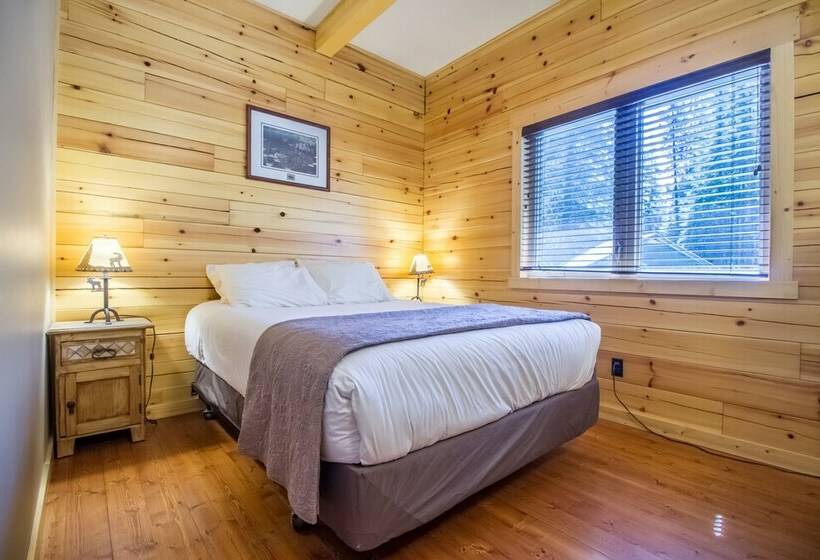 Kootenay Park Lodge