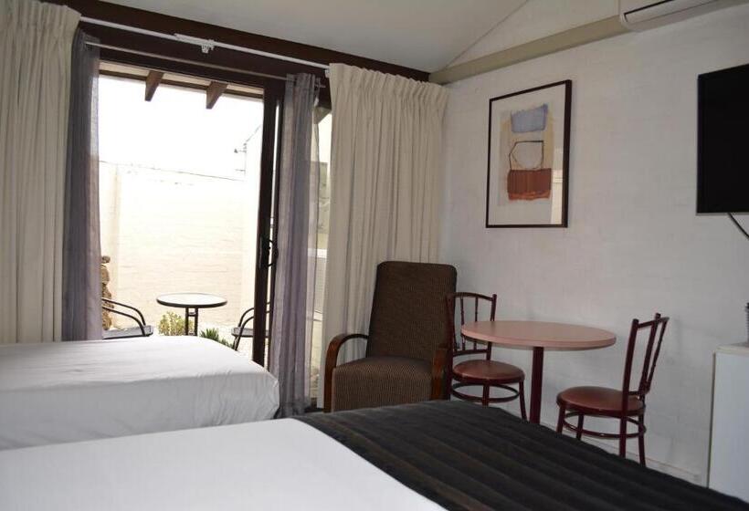 فندق على الطريق The Apple Inn