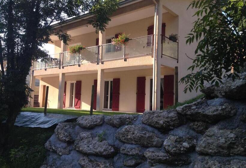 بنسيون Le Mas De Servant Roulottes Et Chambres D Hôtes