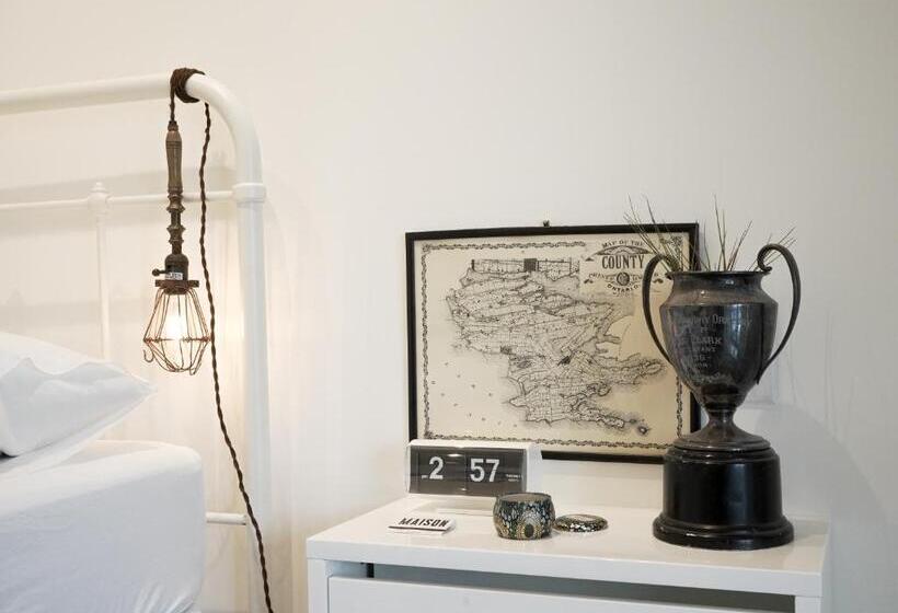 فندق فئة نجمة واحدة The Lakeside Motel