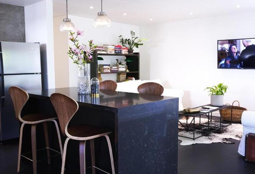 فندق فئة نجمة واحدة The Lakeside Motel