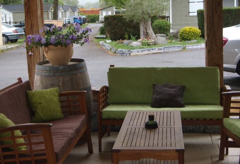 בית מלון כפרי Espace Pyrénées Loisirs Campsite
