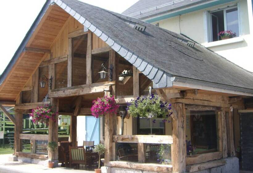 בית מלון כפרי Espace Pyrénées Loisirs Campsite