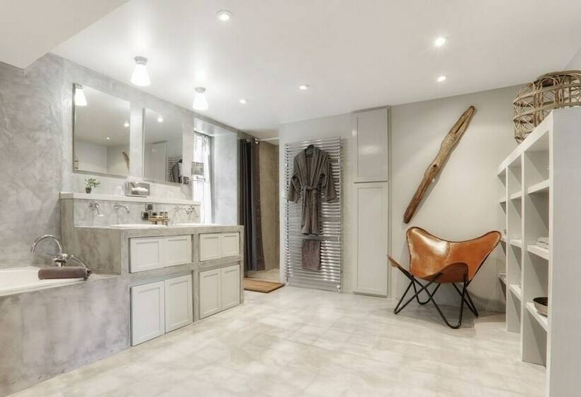 住宿加早餐  La Mandrélie   La Chambre