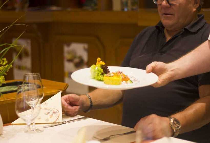 ホテル Zur Neroburg