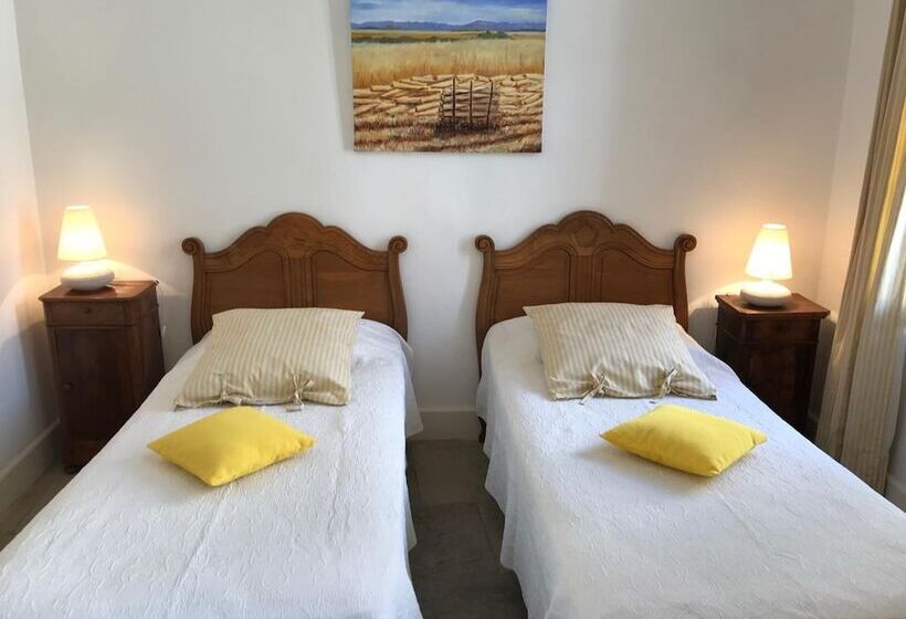 פנסיון Couleurs De Camargue