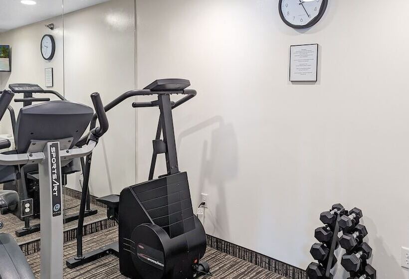 Estherville Hotel & Suites