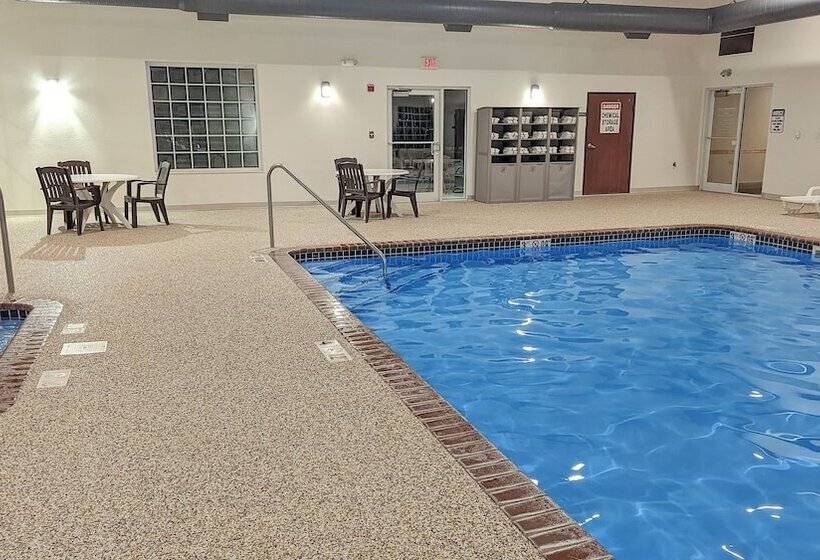 Estherville Hotel & Suites