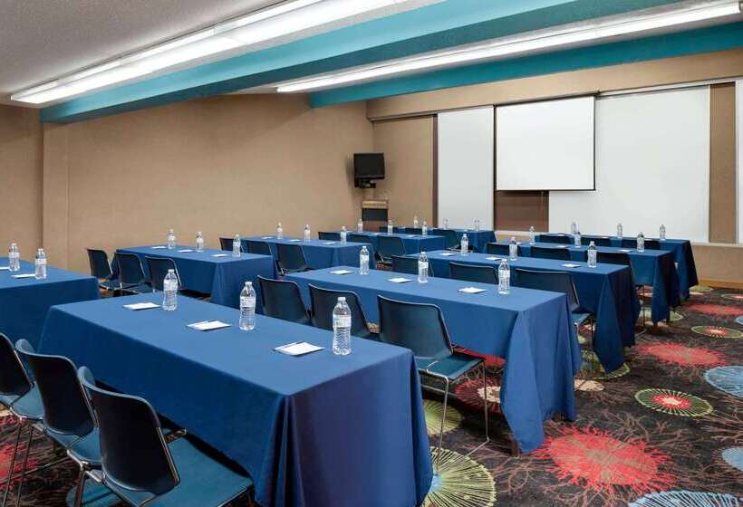 בית מלון כפרי Baymont By Wyndham Muncie Near Ball State University