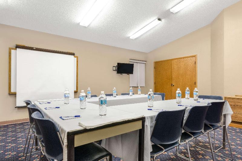ホテル Baymont By Wyndham Muncie Near Ball State University