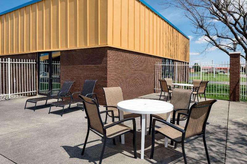 בית מלון כפרי Baymont By Wyndham Muncie Near Ball State University