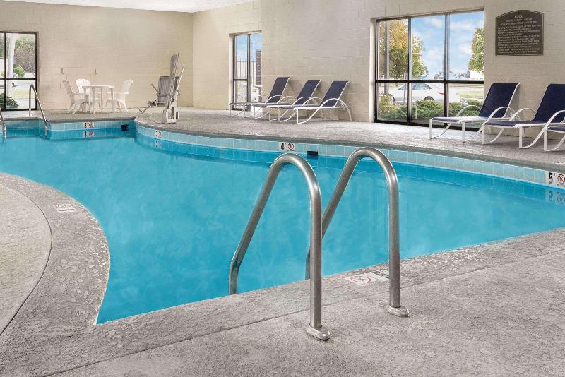 ホテル Baymont By Wyndham Muncie Near Ball State University