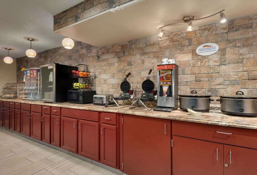 בית מלון כפרי Baymont By Wyndham Muncie Near Ball State University