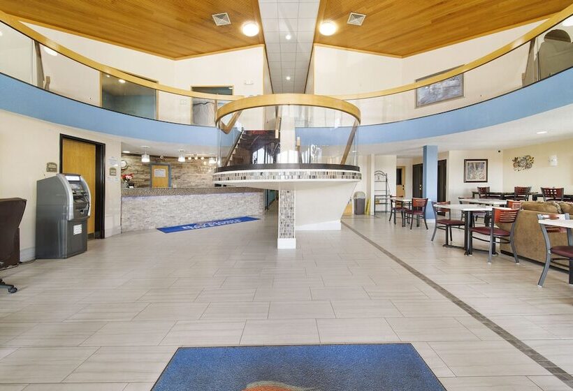ホテル Baymont By Wyndham Muncie Near Ball State University