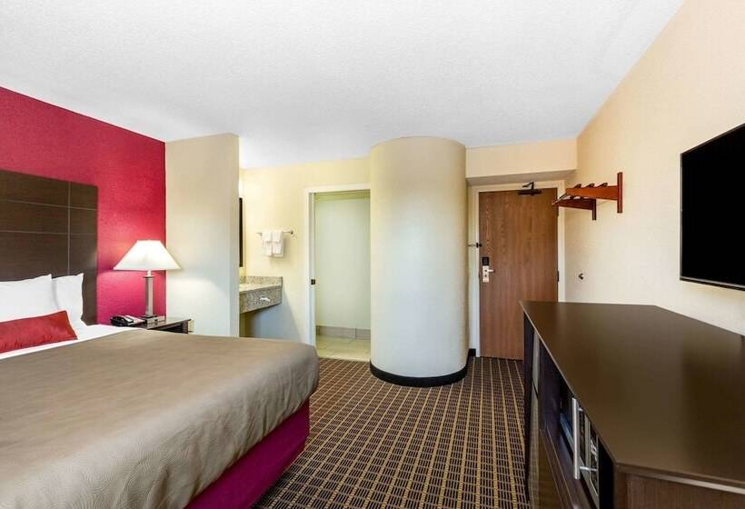 Отель Baymont Inn & Suites By Wyndham Mukwonago