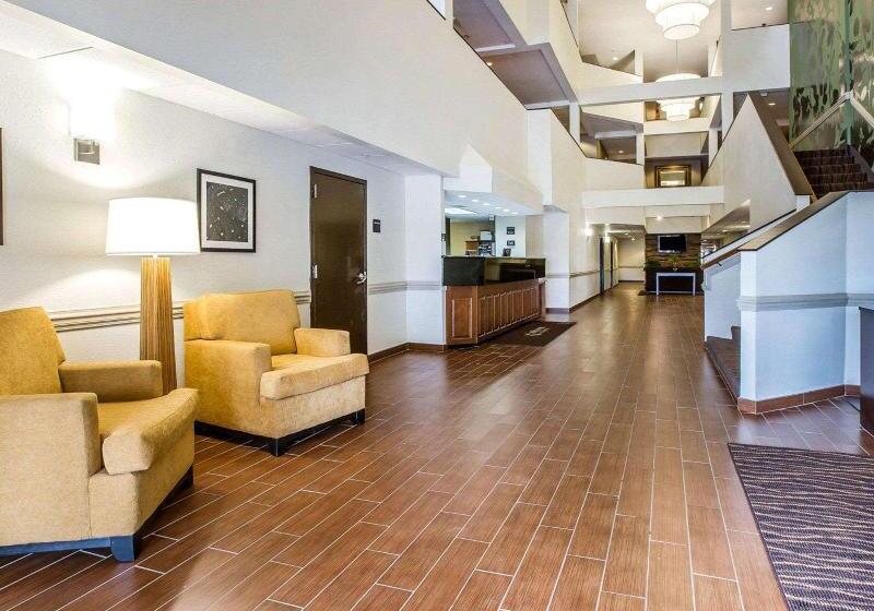 فندق Clarion Pointe Albemarle