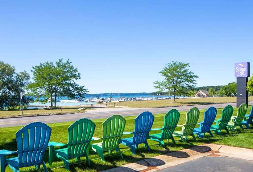 هتل Sleep Inn & Suites Bay View Acme   Traverse City