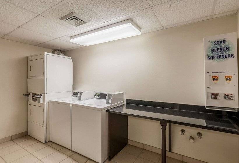 Отель Sleep Inn & Suites Harrisonburg Near University