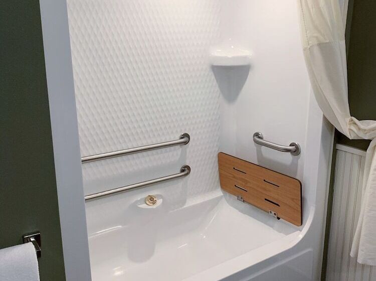 Отель Sleep Inn & Suites Queensbury  Lake George