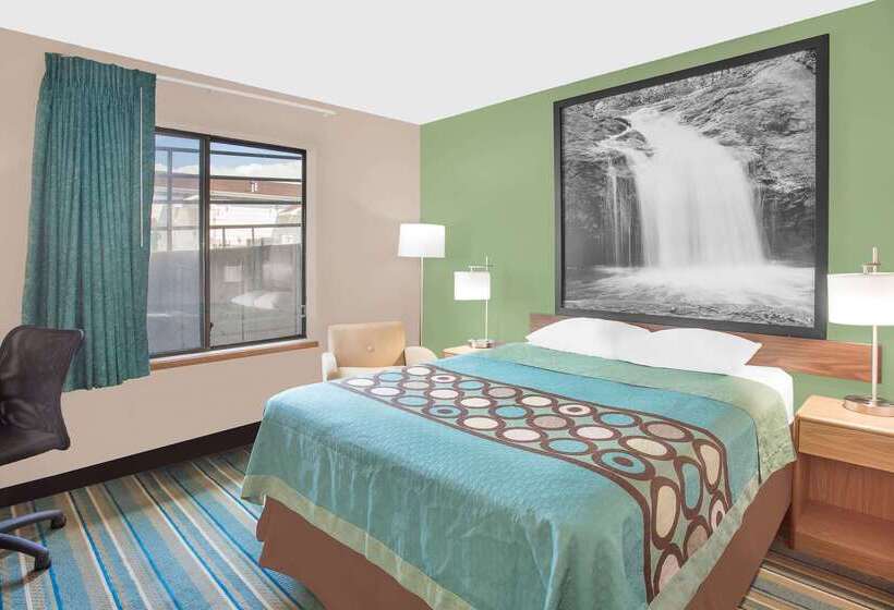 فندق Super 8 By Wyndham Beaver Dam
