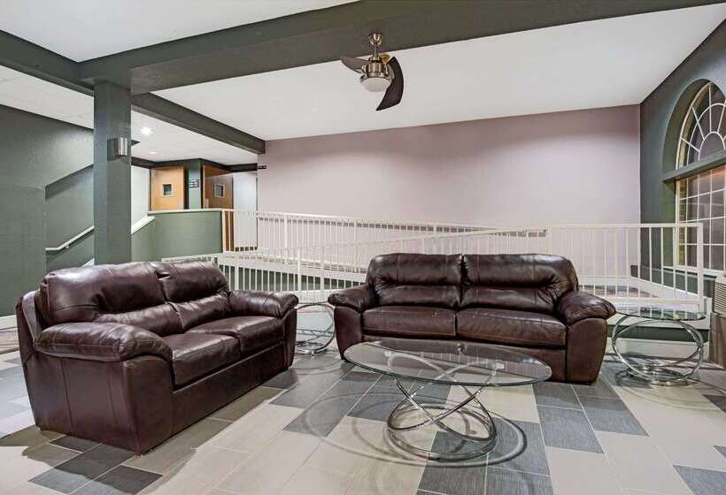 هتل Super 8 By Wyndham Kansas City