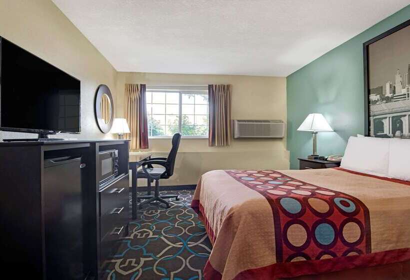 هتل Super 8 By Wyndham Kansas City