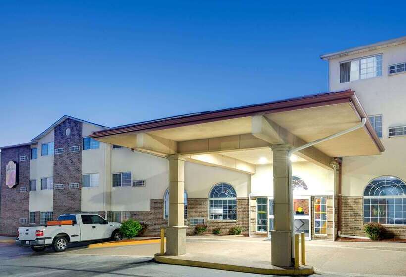 هتل Super 8 By Wyndham Kansas City