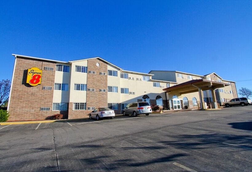 هتل Super 8 By Wyndham Kansas City