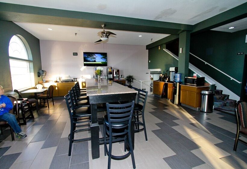 هتل Super 8 By Wyndham Kansas City