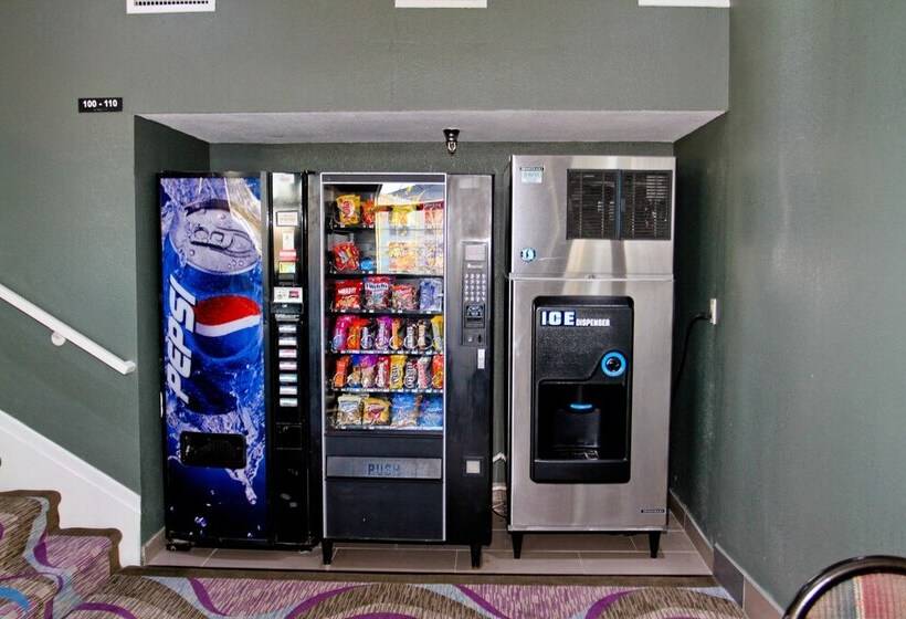 هتل Super 8 By Wyndham Kansas City