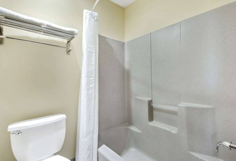 هتل Super 8 By Wyndham Kansas City