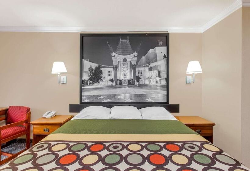 هتل Super 8 By Wyndham Los Angeles Downtown