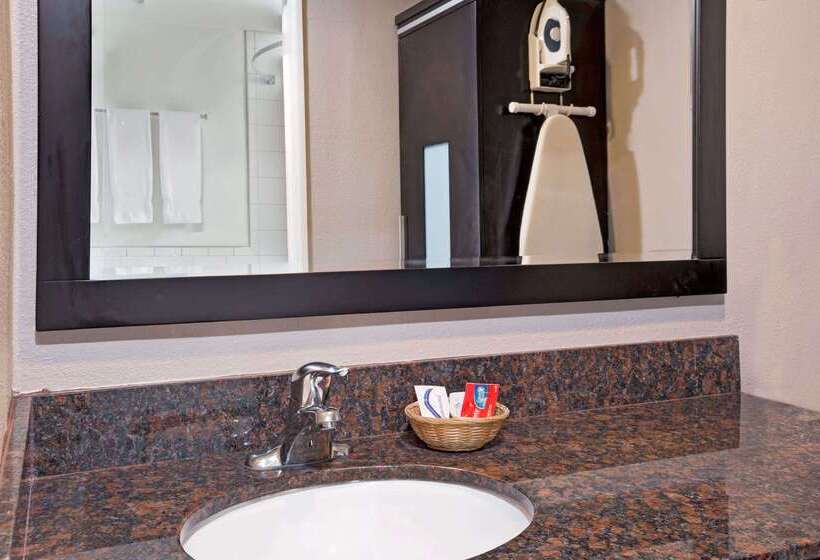 فندق Super 8 By Wyndham Los Angelesculver City Area